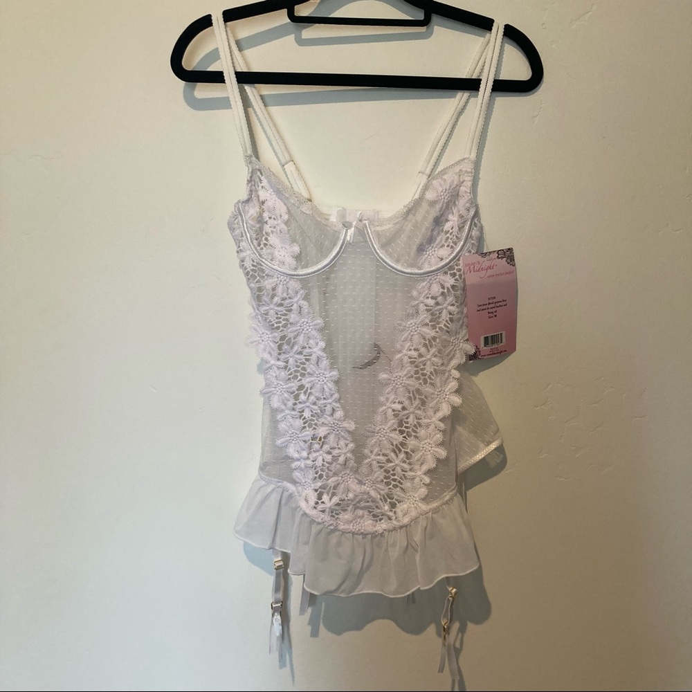 Lingerie - Picture 2 of 10